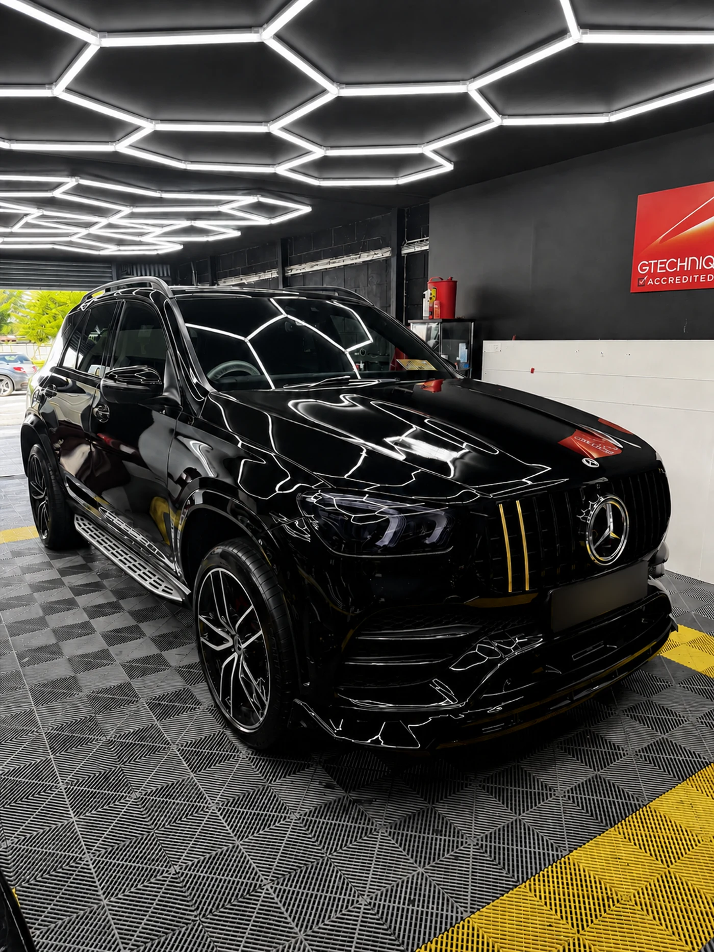 Mercedes-Benz GLE 350 front three-quarter view after Gtechniq Crystal Serum Light ceramic coating — CarDetail Lab Dublin